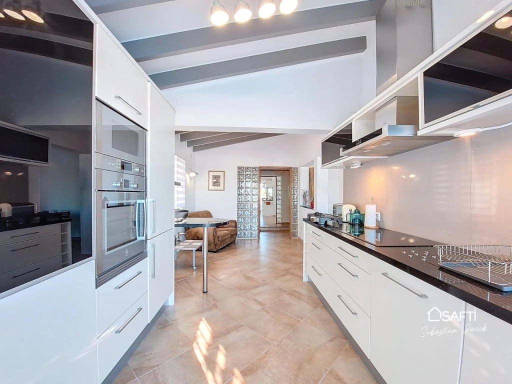 5 soveværelse Villa til salg i Pego med swimmingpool - € 895.000 (Ref: 9502137)