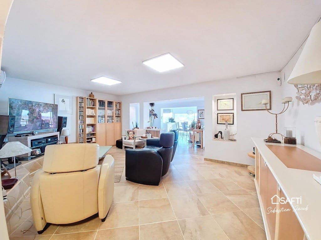 5 soveværelse Villa til salg i Pego med swimmingpool - € 895.000 (Ref: 9502137)