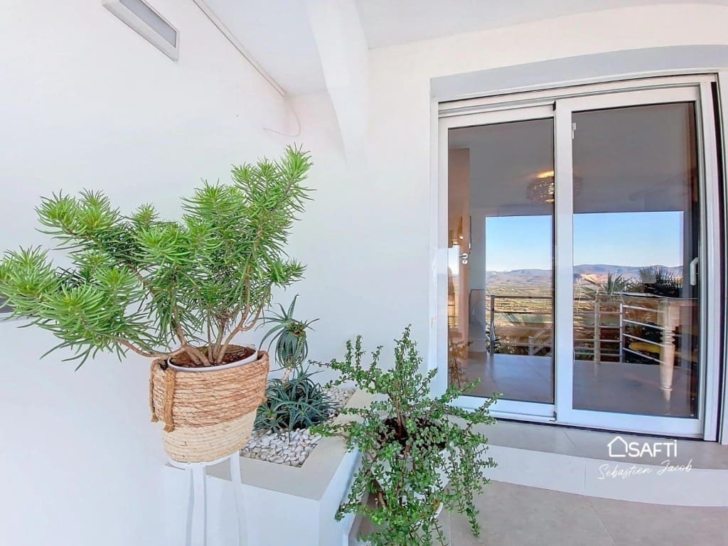 5 soveværelse Villa til salg i Pego med swimmingpool - € 895.000 (Ref: 9502137)