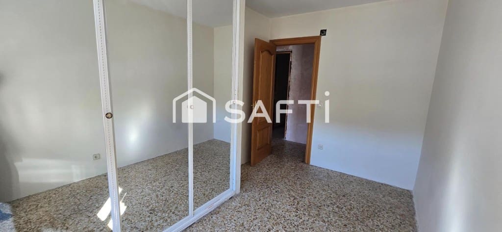 4 bedroom Apartment for sale in Parla - € 229,000 (Ref: 9502146)