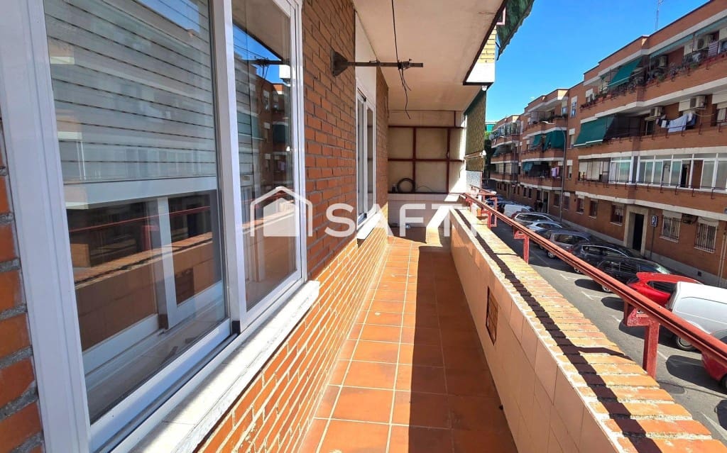 4 bedroom Apartment for sale in Parla - € 229,000 (Ref: 9502146)