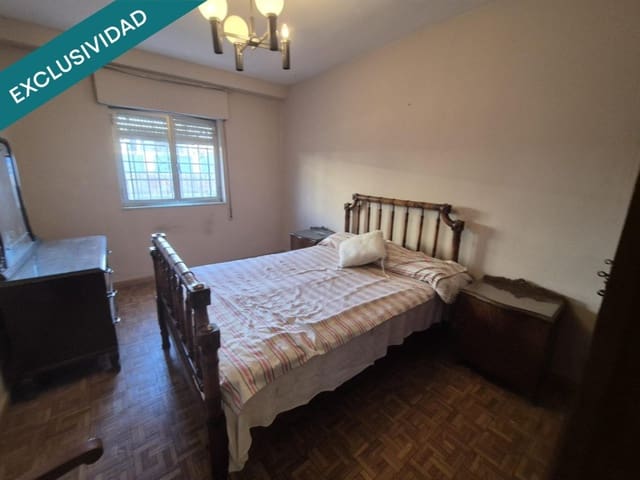 Chalet de 4 habitaciones en San Andrés del Rabanedo en venta - 220.000 € (Ref: 9502151)