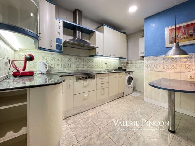 6 soveværelse Lejlighed til salg i El Barri Gòtic, Barcelona by - € 490.000 (Ref: 9504033)