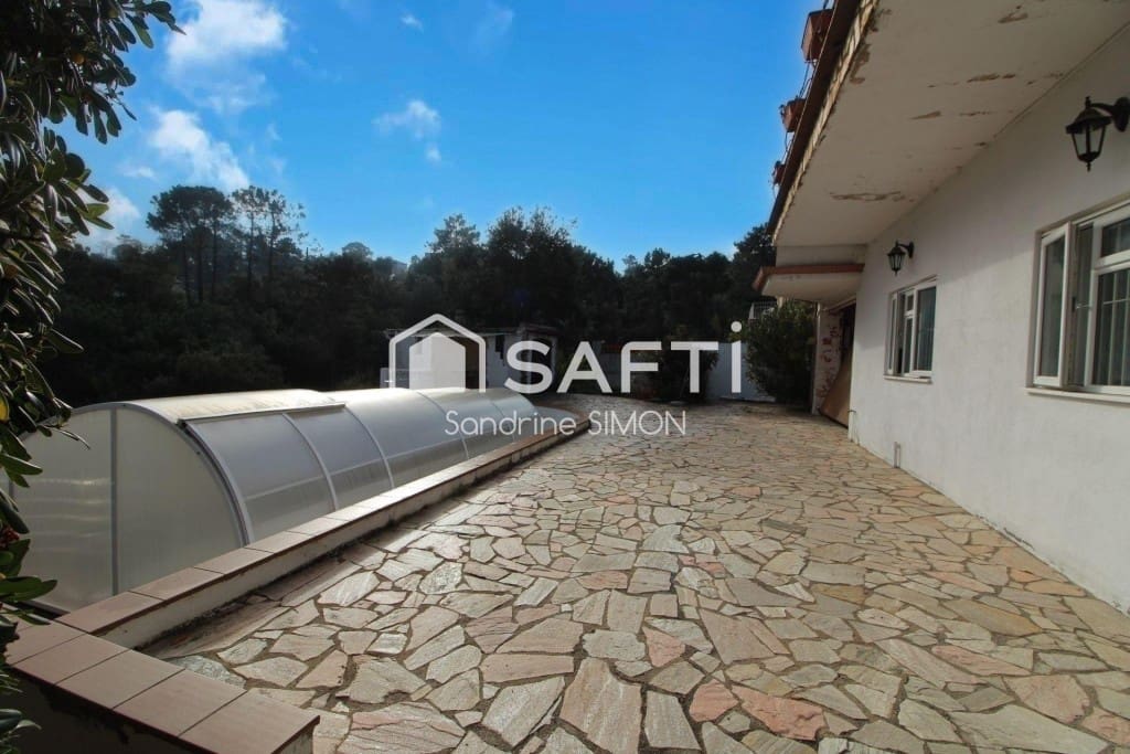 4 bedroom Villa for sale in Lloret de Mar with pool garage - € 290,000 (Ref: 9504034)