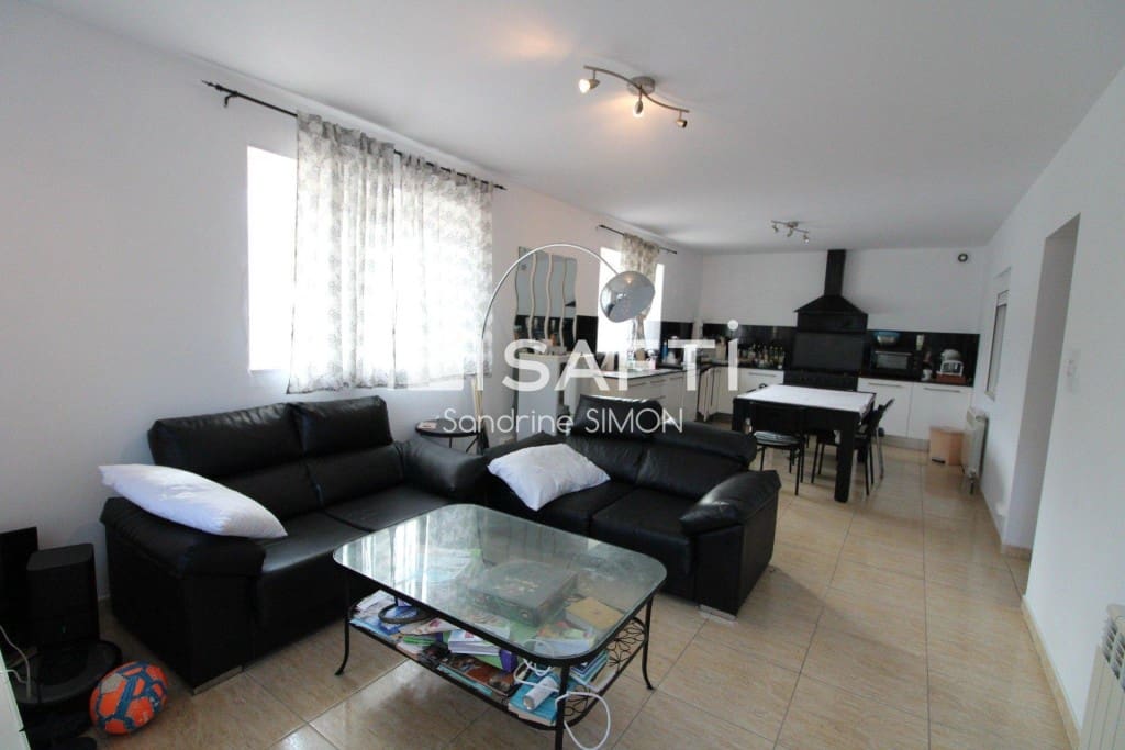 4 bedroom Villa for sale in Lloret de Mar with pool garage - € 290,000 (Ref: 9504034)
