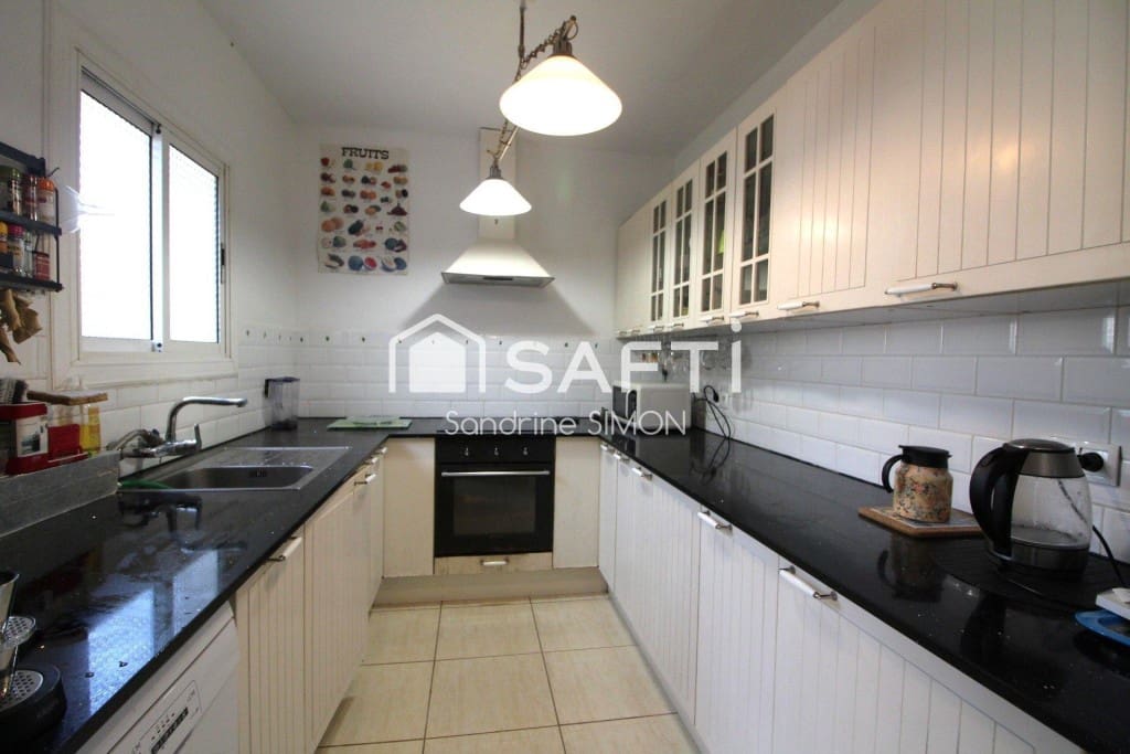 4 bedroom Villa for sale in Lloret de Mar with pool garage - € 290,000 (Ref: 9504034)