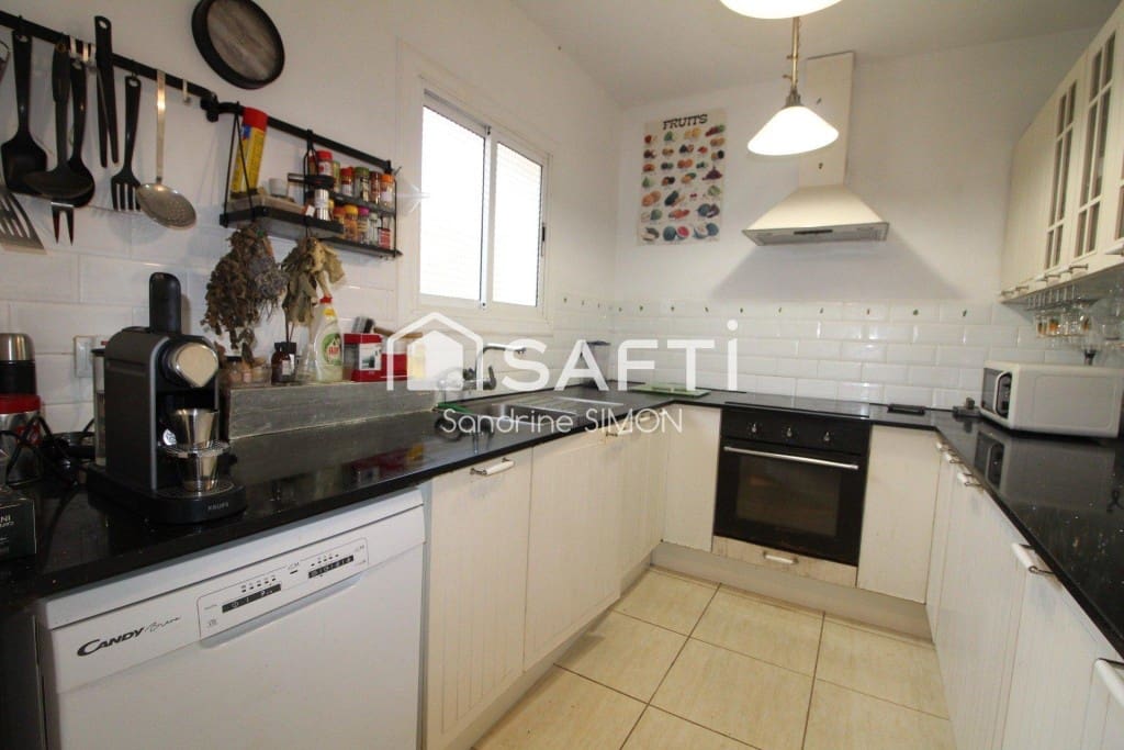 4 bedroom Villa for sale in Lloret de Mar with pool garage - € 290,000 (Ref: 9504034)