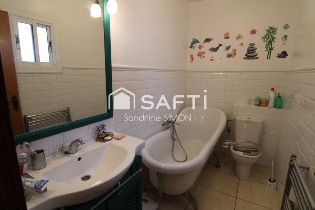 4 bedroom Villa for sale in Lloret de Mar with pool garage - € 290,000 (Ref: 9504034)