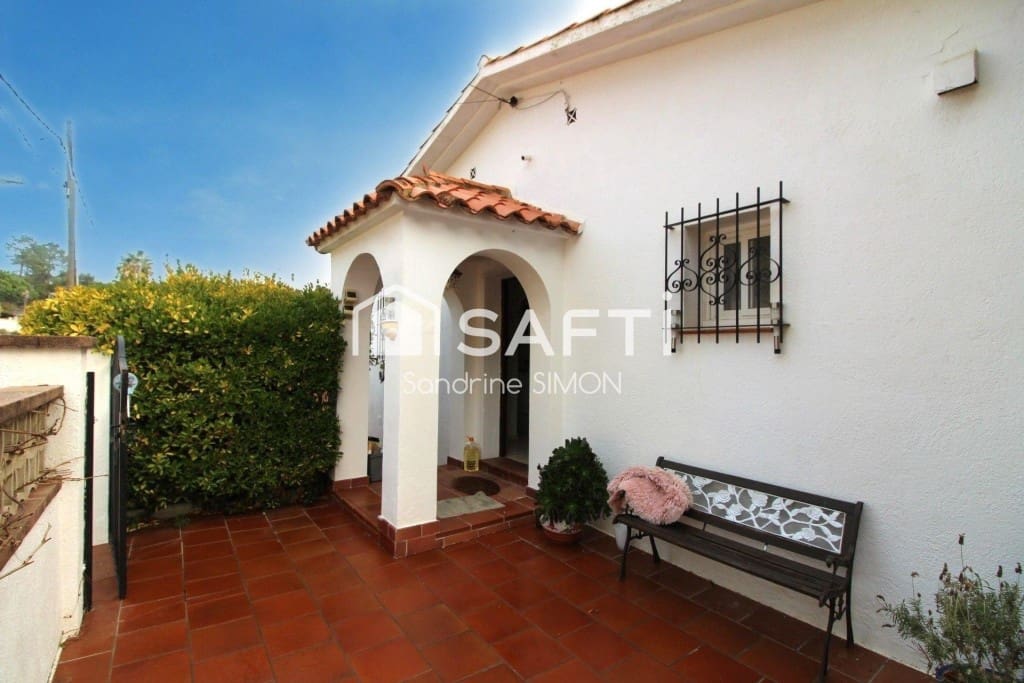 4 bedroom Villa for sale in Lloret de Mar with pool garage - € 290,000 (Ref: 9504034)
