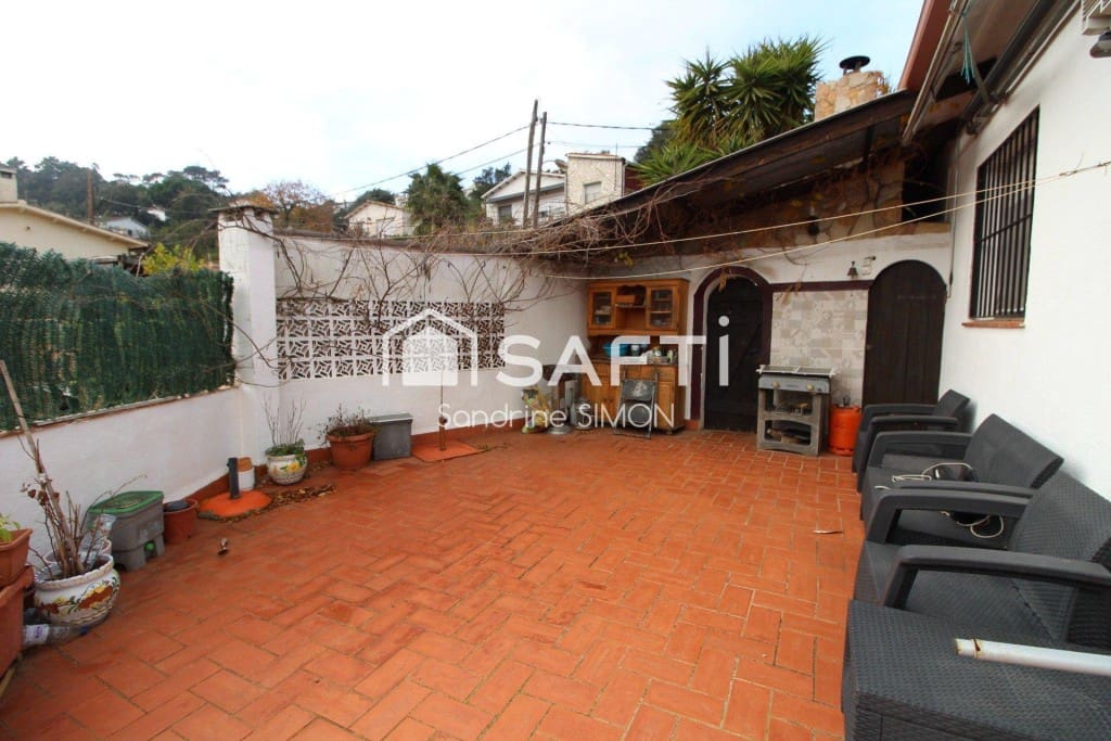 4 bedroom Villa for sale in Lloret de Mar with pool garage - € 290,000 (Ref: 9504034)