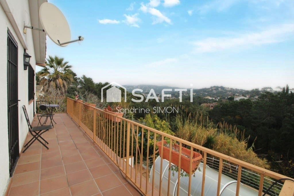 4 bedroom Villa for sale in Lloret de Mar with pool garage - € 290,000 (Ref: 9504034)
