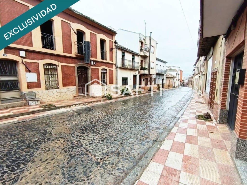 Local Comercial en Los Navalucillos en venta - 240.000 € (Ref: 9504036)