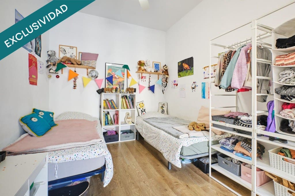 3 bedroom Apartment for sale in Barcelona city - € 299,000 (Ref: 9508724)