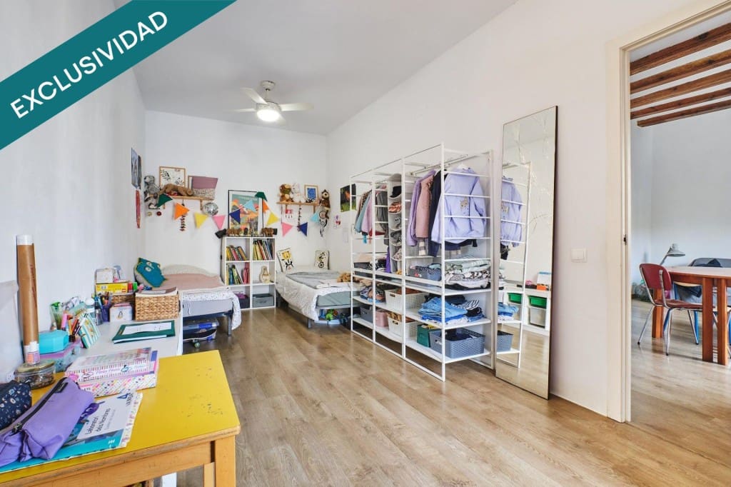 3 bedroom Apartment for sale in Barcelona city - € 299,000 (Ref: 9508724)