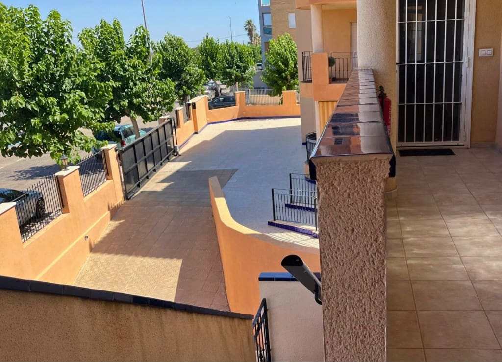 2 slaapkamer Appartement te koop in Los Alcazares met zwembad garage - € 170.000 (Ref: 9508730)