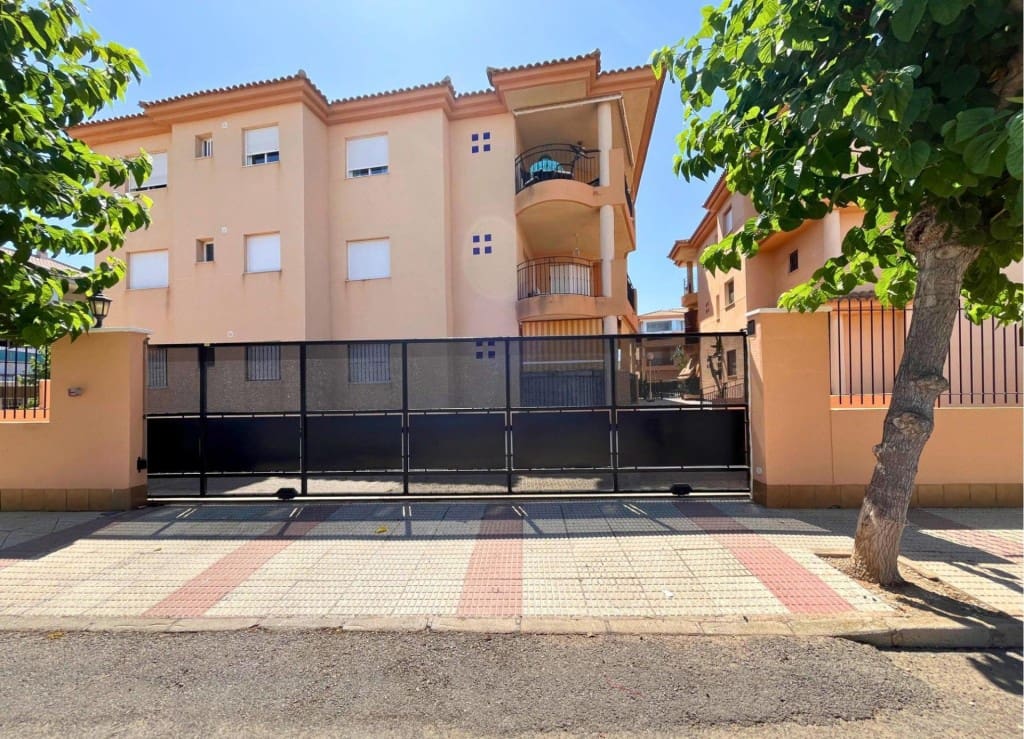 2 slaapkamer Appartement te koop in Los Alcazares met zwembad garage - € 170.000 (Ref: 9508730)