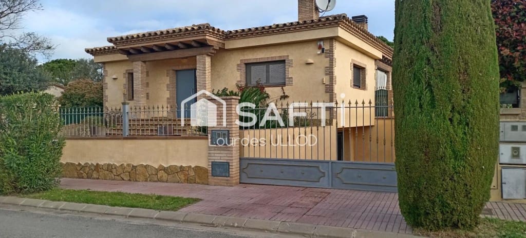3 bedroom Villa for sale in Torroella de Fluvia with pool garage - € 499,000 (Ref: 9508733)