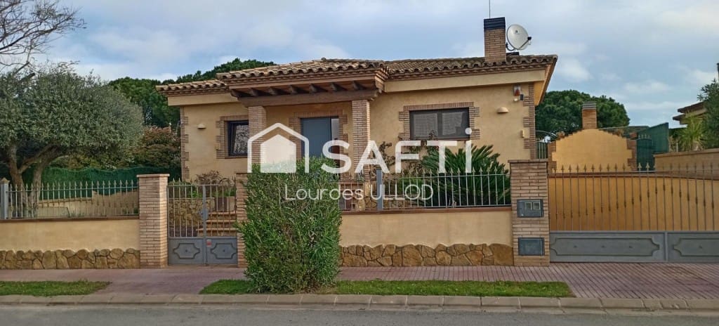 3 bedroom Villa for sale in Torroella de Fluvia with pool garage - € 499,000 (Ref: 9508733)