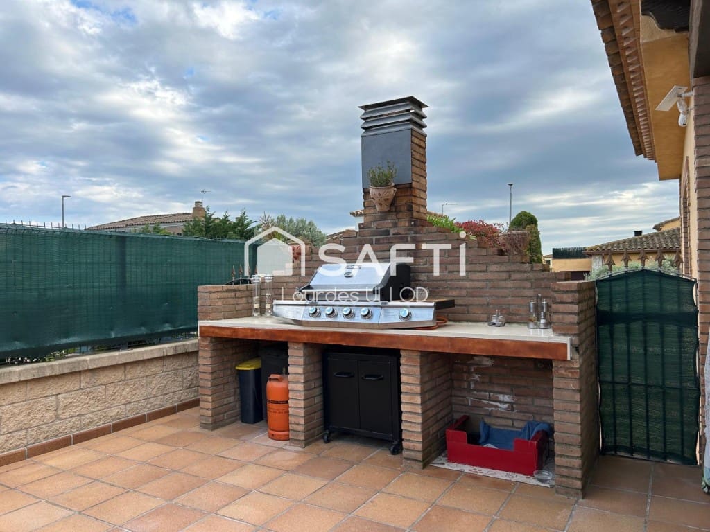 3 bedroom Villa for sale in Torroella de Fluvia with pool garage - € 499,000 (Ref: 9508733)