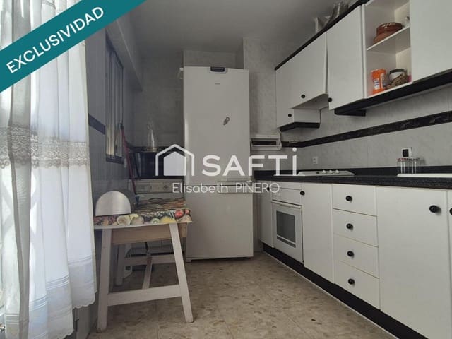 4 slaapkamer Rijtjeshuis te koop in Montijo met garage - € 110.000 (Ref: 9513334)
