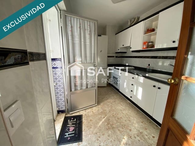 4 slaapkamer Rijtjeshuis te koop in Montijo met garage - € 110.000 (Ref: 9513334)