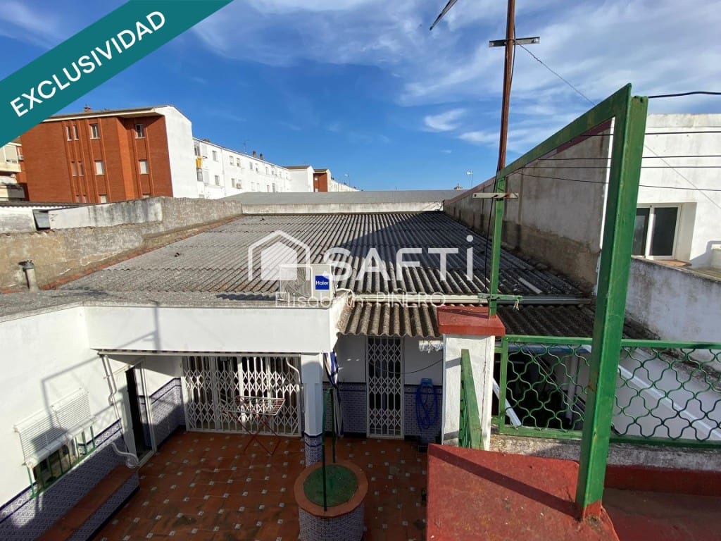 4 slaapkamer Rijtjeshuis te koop in Montijo met garage - € 110.000 (Ref: 9513334)