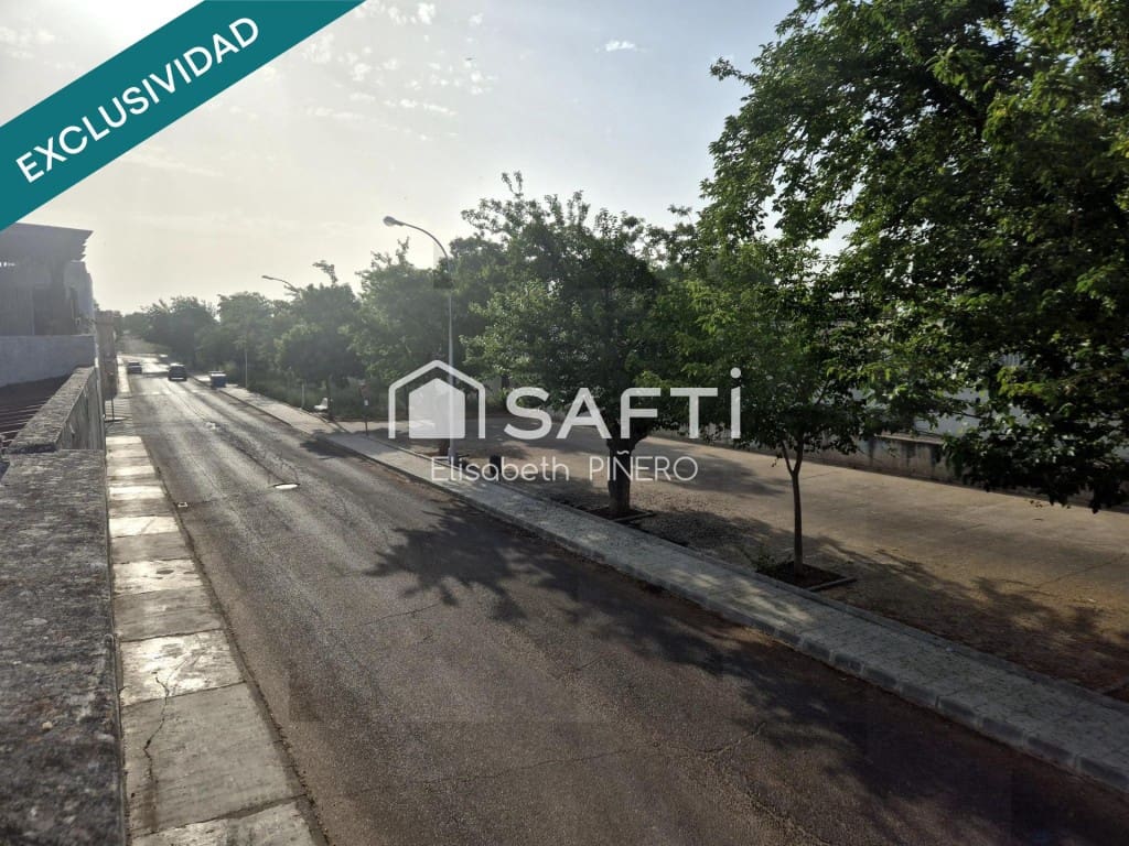 4 slaapkamer Rijtjeshuis te koop in Montijo met garage - € 110.000 (Ref: 9513334)