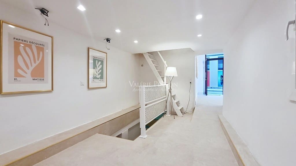 Commercial for sale in Barcelona city - € 320,000 (Ref: 9513338)