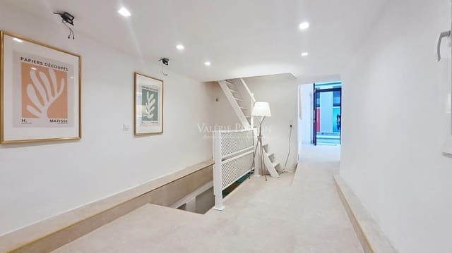 Commercial for sale in El Raval, Barcelona city - € 320,000 (Ref: 9513338)