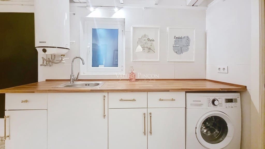 Commercial for sale in Barcelona city - € 320,000 (Ref: 9513338)