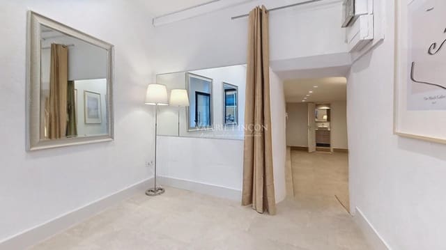 Commercial for sale in El Raval, Barcelona city - € 320,000 (Ref: 9513338)