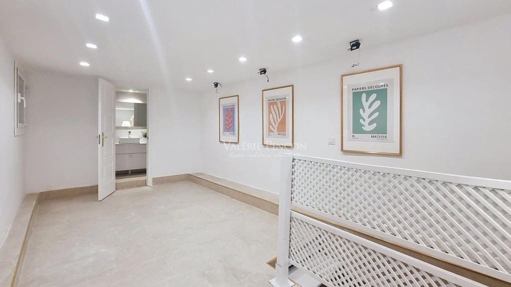 Commercial for sale in Barcelona city - € 320,000 (Ref: 9513338)