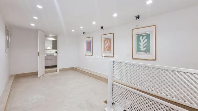 Commercial for sale in El Raval, Barcelona city - € 320,000 (Ref: 9513338)