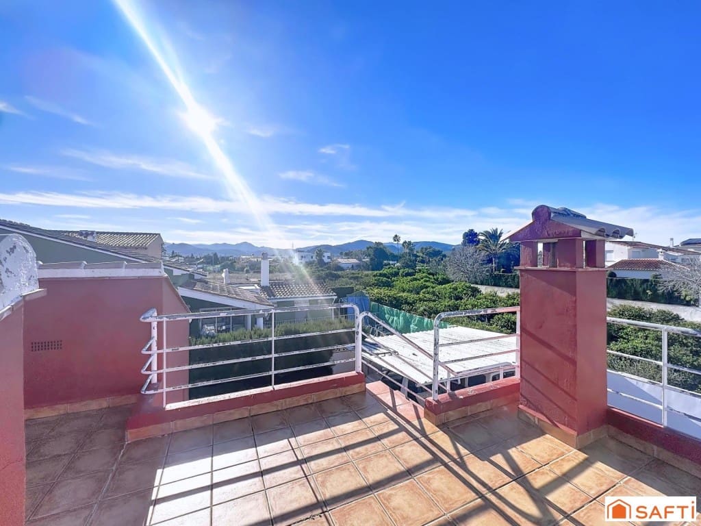 5 bedroom Villa for sale in Oliva with pool - € 325,000 (Ref: 9513340)