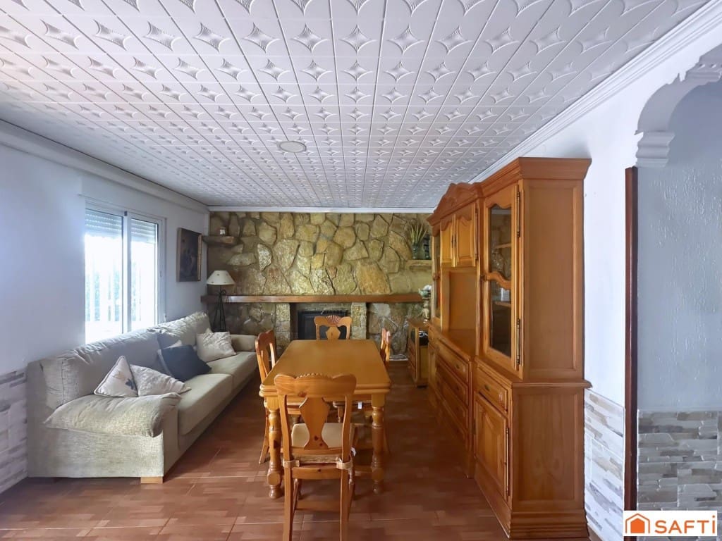 5 bedroom Villa for sale in Oliva with pool - € 325,000 (Ref: 9513340)