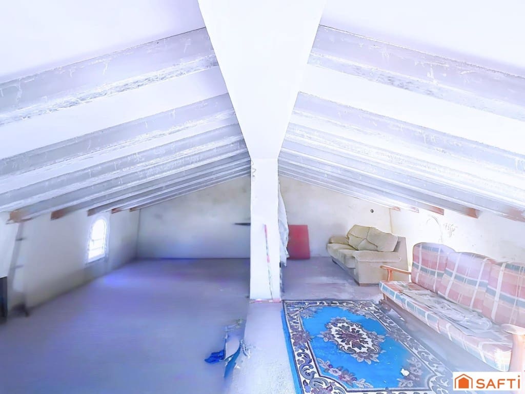 5 bedroom Villa for sale in Oliva with pool - € 325,000 (Ref: 9513340)