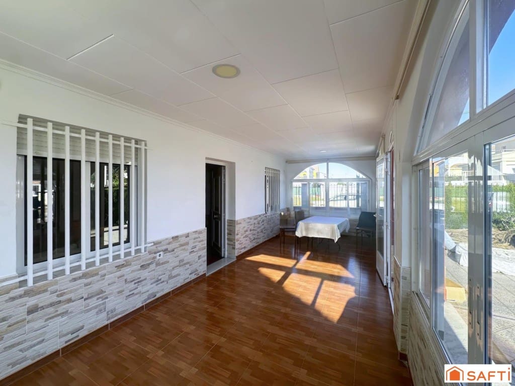 5 bedroom Villa for sale in Oliva with pool - € 325,000 (Ref: 9513340)