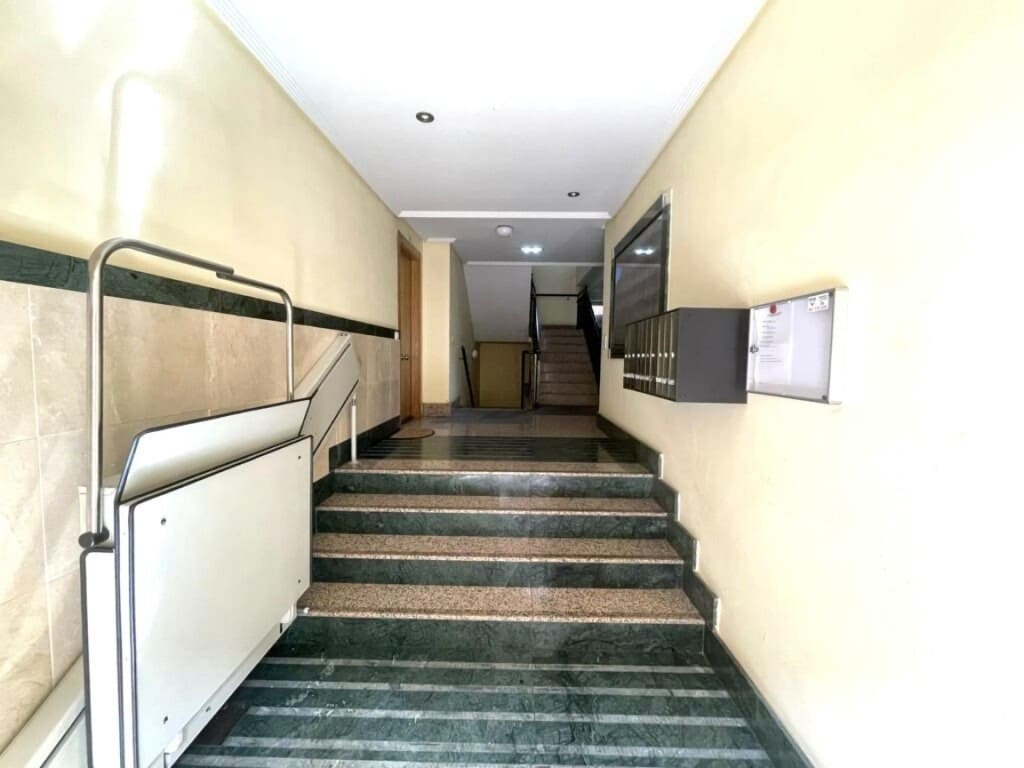 3 bedroom Flat for sale in San Andres del Rabanedo - € 155,000 (Ref: 9513341)