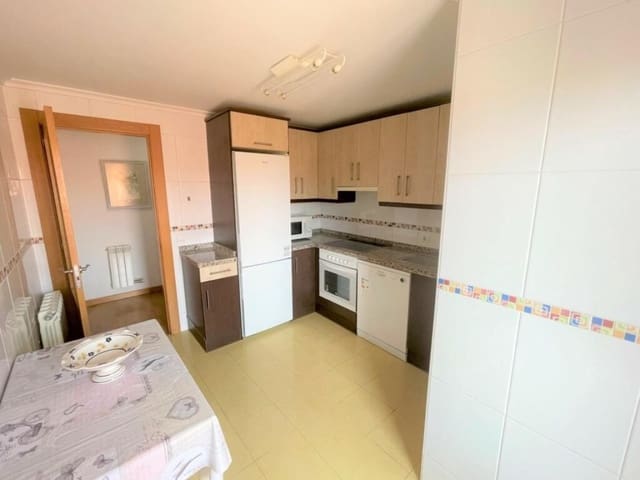 3 bedroom Flat for sale in San Andrés del Rabanedo - € 155,000 (Ref: 9513341)