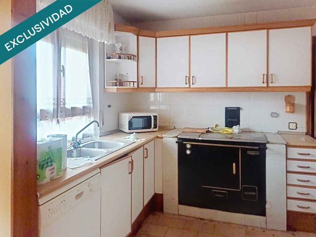 Apartamento de 3 habitaciones en La Pola de Gordón en venta con garaje - 54.769 € (Ref: 9518771)