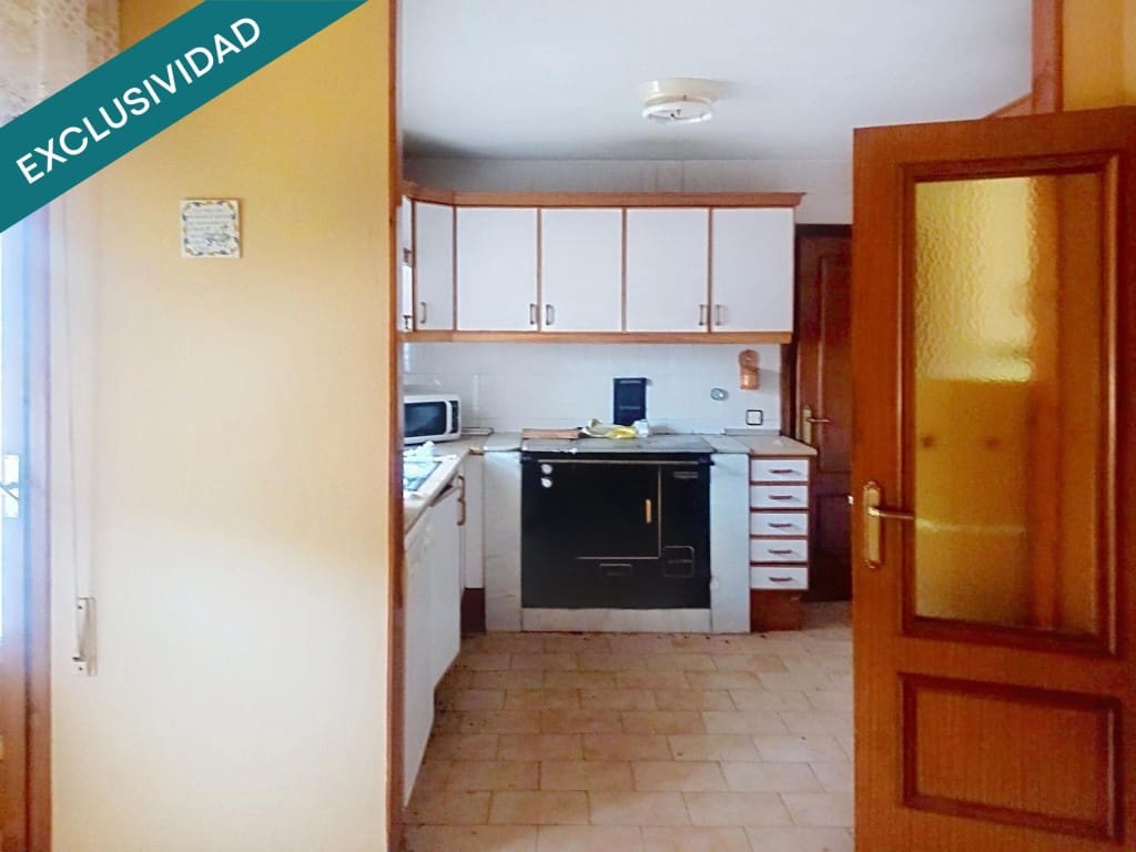 Apartamento de 3 habitaciones en La Pola de Gordón en venta con garaje - 54.769 € (Ref: 9518771)