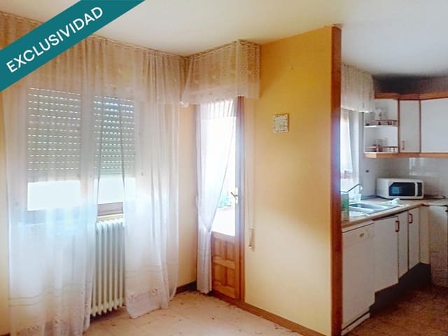 Apartamento de 3 habitaciones en La Pola de Gordón en venta con garaje - 54.769 € (Ref: 9518771)