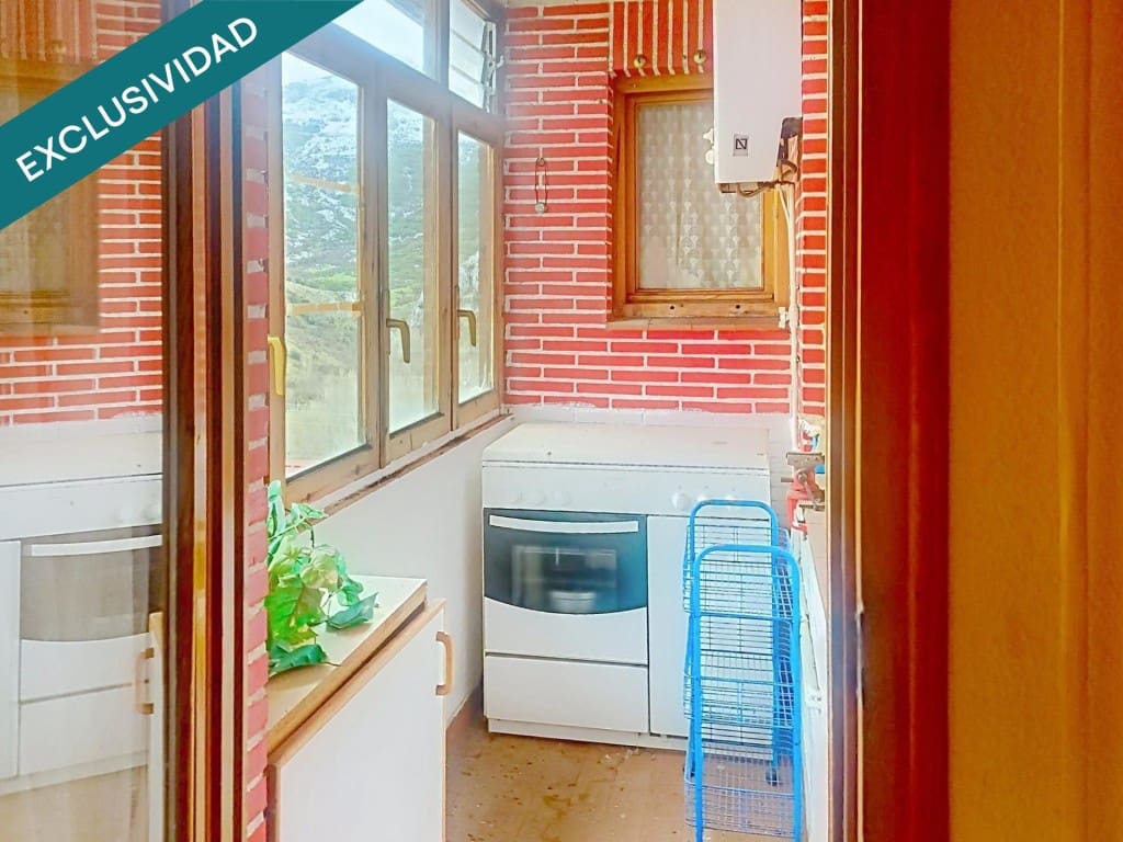 Apartamento de 3 habitaciones en La Pola de Gordón en venta con garaje - 54.769 € (Ref: 9518771)