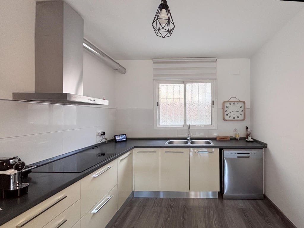 Adosado de 5 habitaciones en Sitges en venta con piscina - 495.000 € (Ref: 9518775)