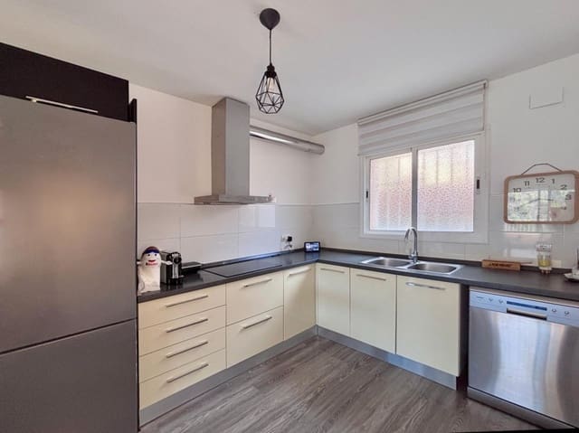 Adosado de 5 habitaciones en Sitges en venta con piscina - 495.000 € (Ref: 9518775)