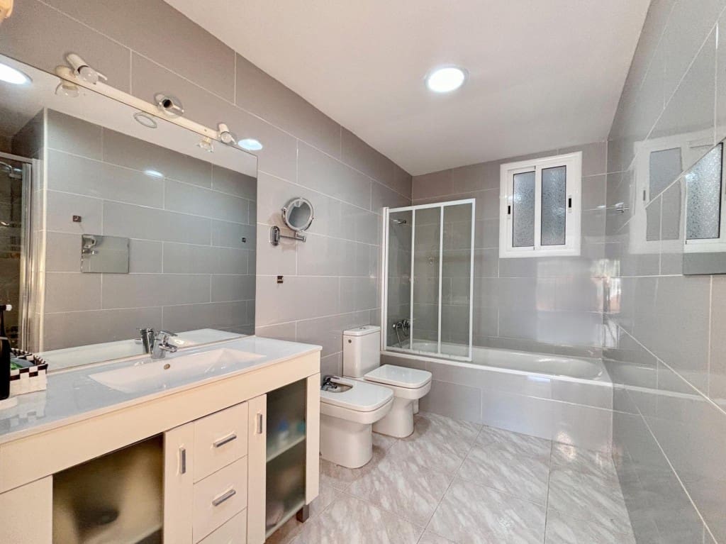 Adosado de 5 habitaciones en Sitges en venta con piscina - 495.000 € (Ref: 9518775)