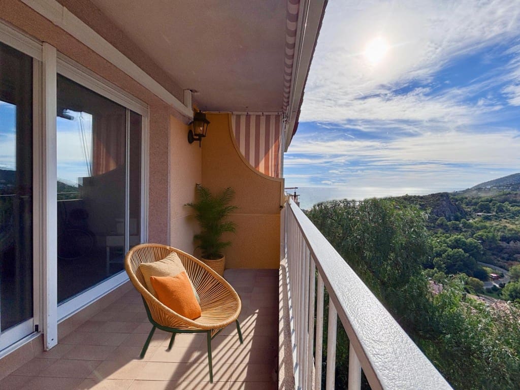 Adosado de 5 habitaciones en Sitges en venta con piscina - 495.000 € (Ref: 9518775)