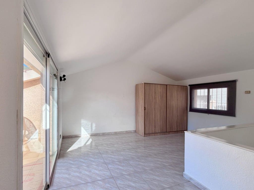 Adosado de 5 habitaciones en Sitges en venta con piscina - 495.000 € (Ref: 9518775)