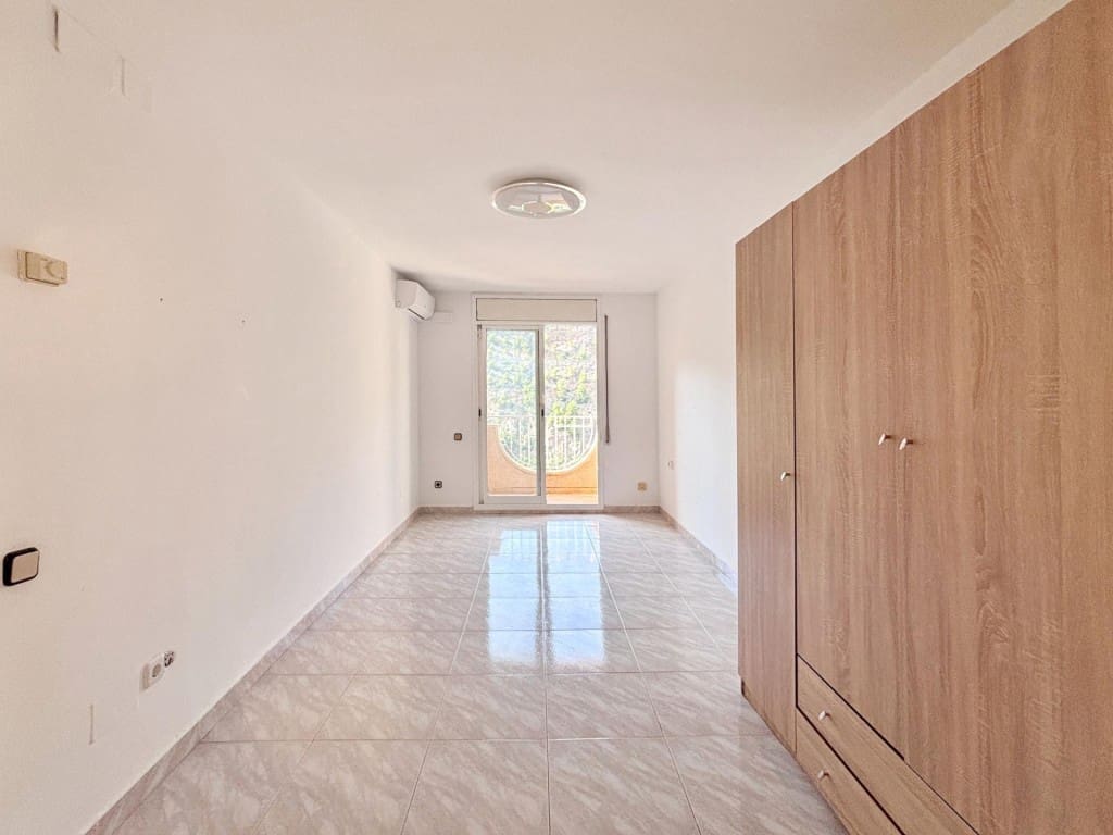 Adosado de 5 habitaciones en Sitges en venta con piscina - 495.000 € (Ref: 9518775)