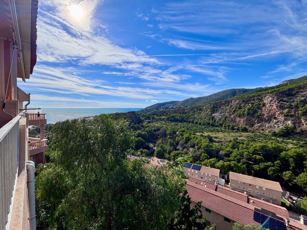 Adosado de 5 habitaciones en Sitges en venta con piscina - 495.000 € (Ref: 9518775)